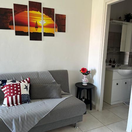 Apartmán Monolocale Rosy Fiumicino Exteriér fotografie